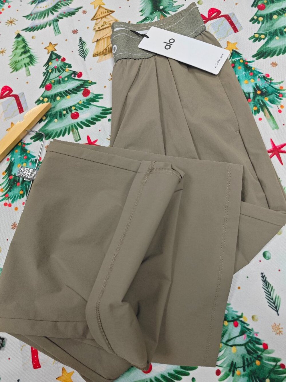 ALO Yoga Suit Up Trouser Olive(Regular 30”)🍻Lightweight Relaxed Fit Minimalist - Picture 7 of 7